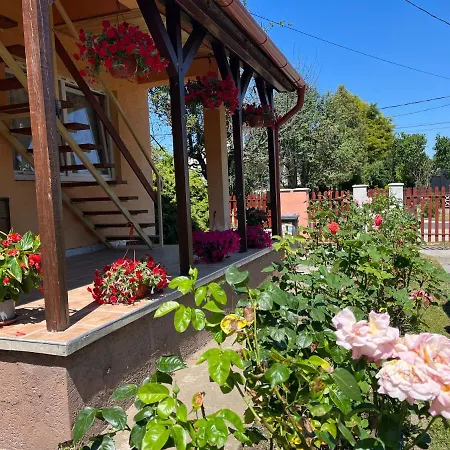 Rose Garden Apartman *